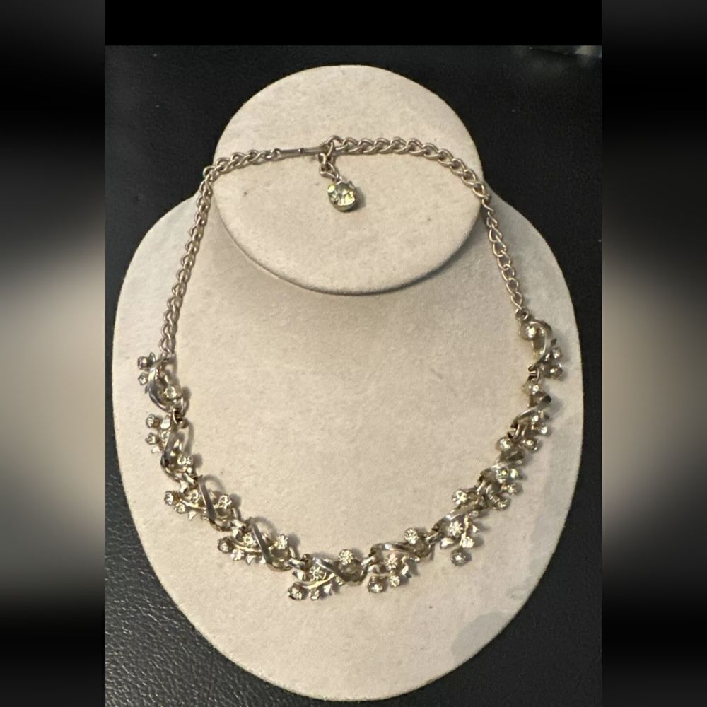 VINTAGE JEWELRY NECKLACE KRAMER N.Y. CARTOUCHE RHINESTONE GOLD TONE ESTATE